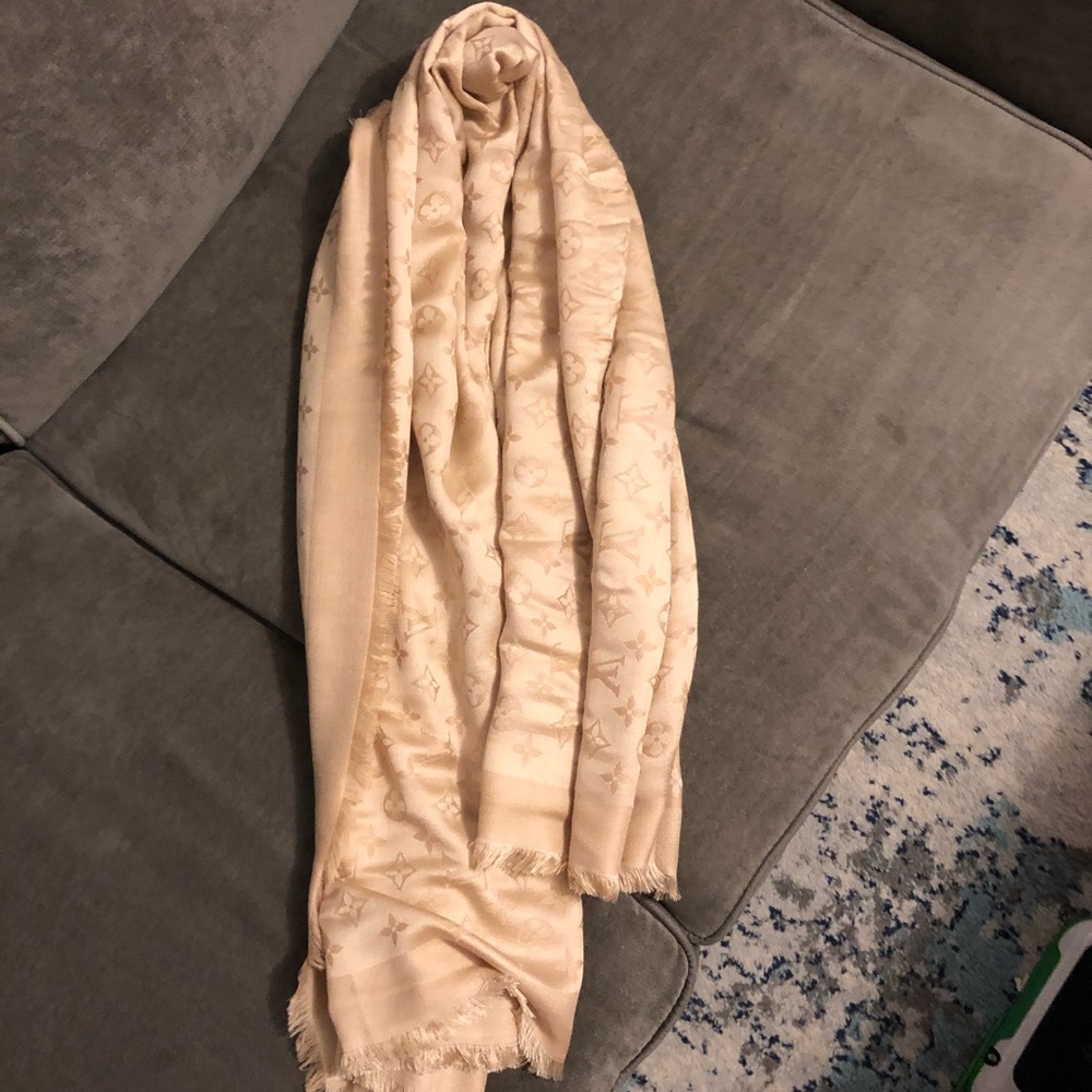 Louis Vuitton Beige/Dune Monogram Shawl Sc…